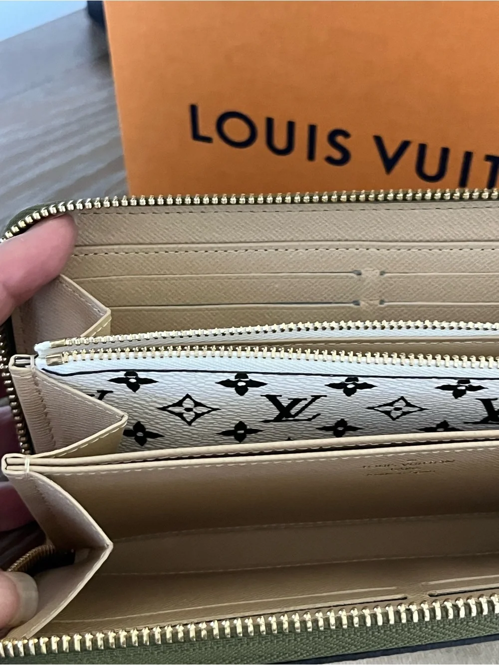 Louis Vuitton Monogram Giant Zippy Wallet
